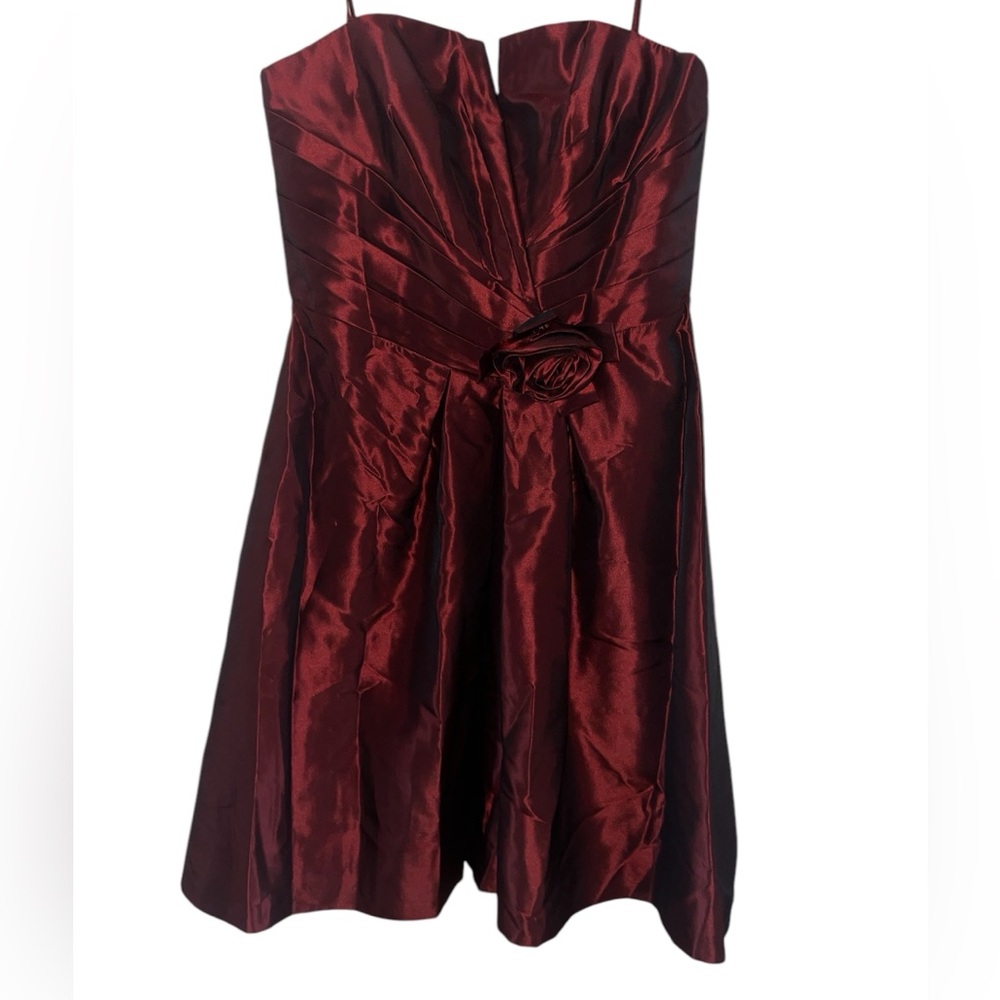 Elegant Burgundy Strapless Dress